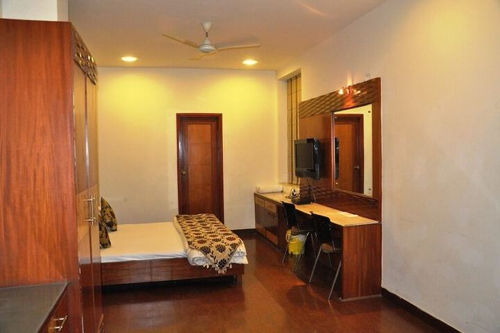 Room 5 of 19