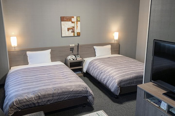 Room 12 of 36