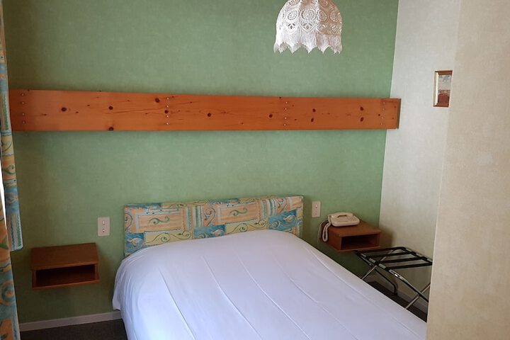 Room 33 of 91