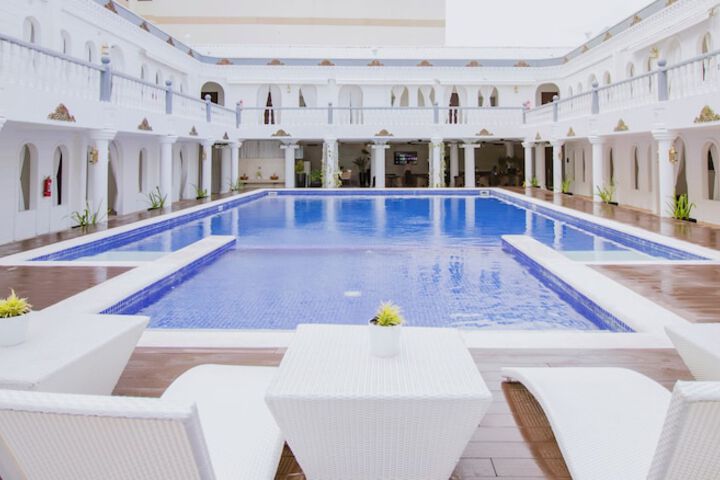 Pool 25 of 29
