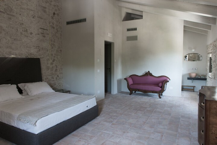 Room 9 of 60