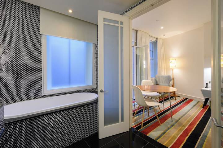 Room 41 of 68