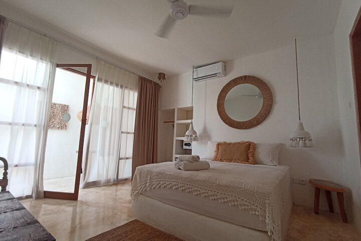 Room 3 of 52