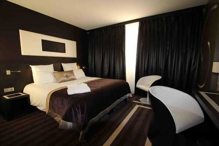 Room 5 of 52
