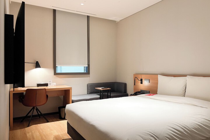 Room 19 of 100