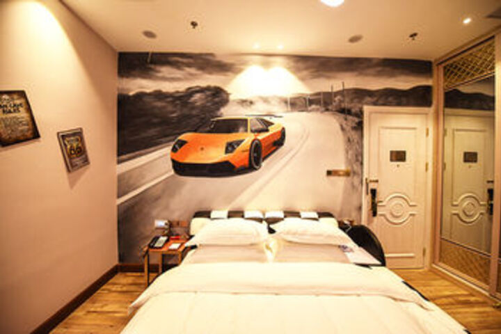 Room 8 of 36