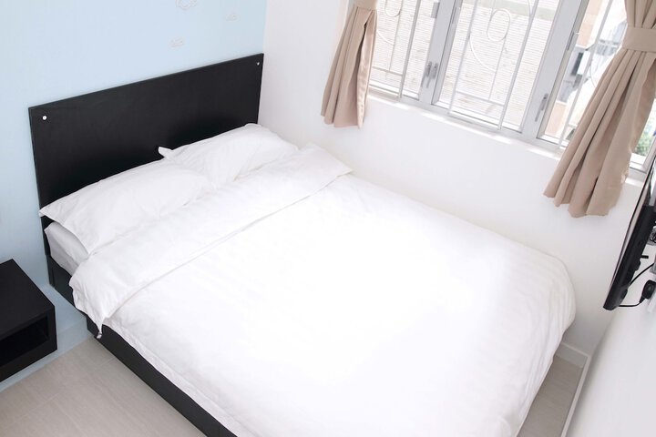 Room 9 of 33