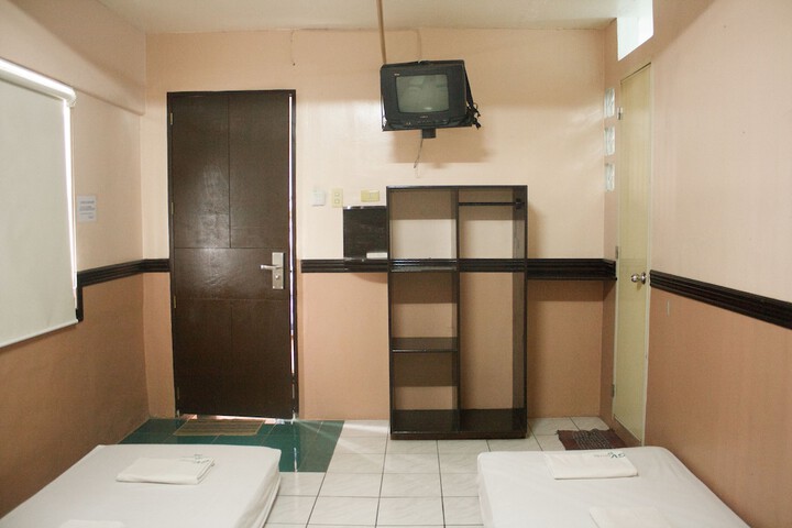 Room 8 of 31