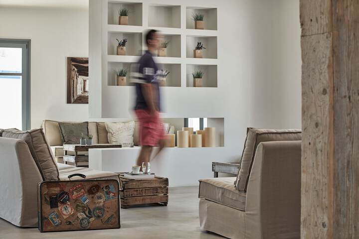 Entrance & Lobby