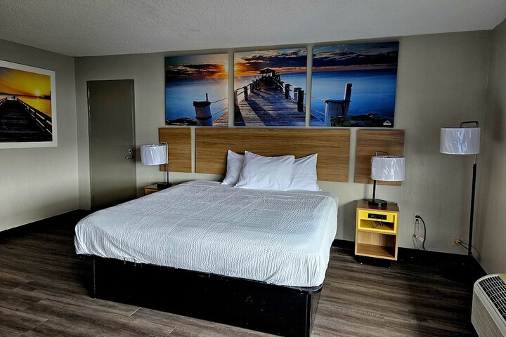 1 King Bed (10 of 31)
