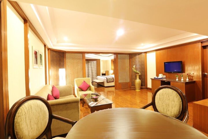 Room 6 of 51