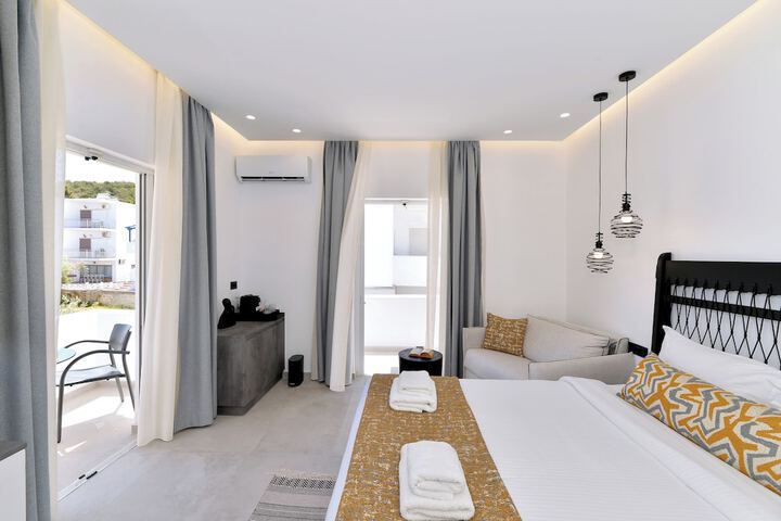 Room 16 of 102