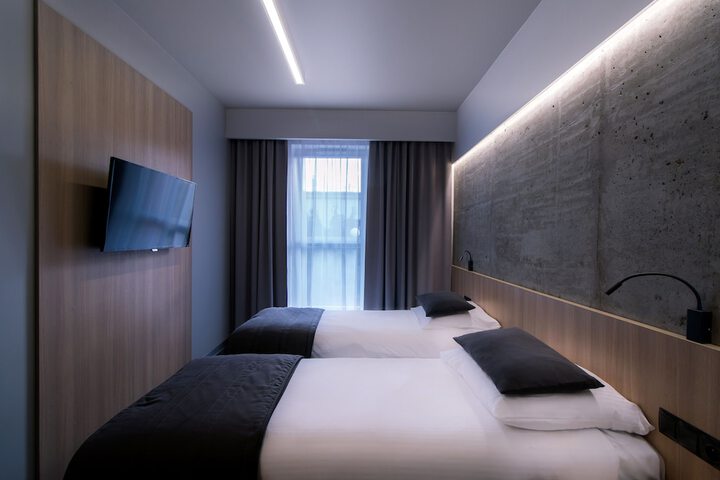Room 6 of 38