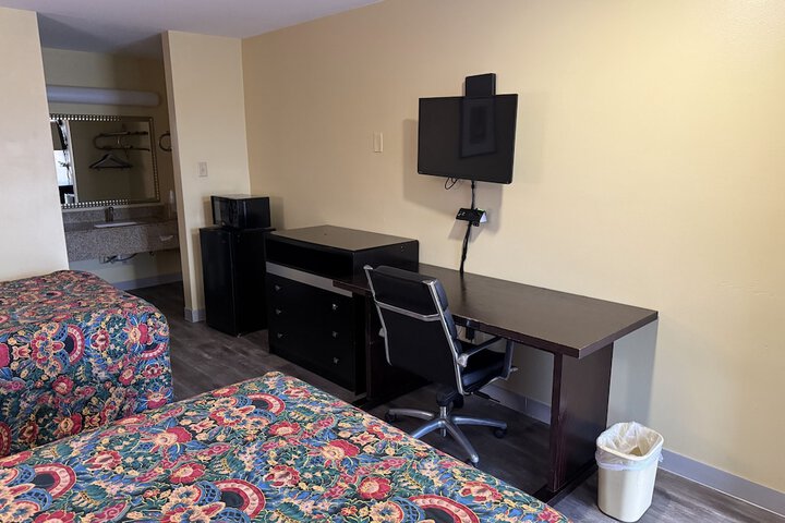 Room 9 of 25
