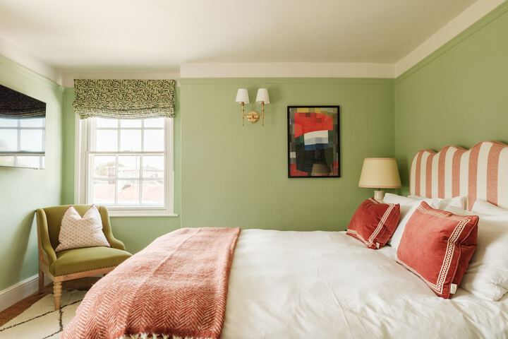 Room 27 of 60