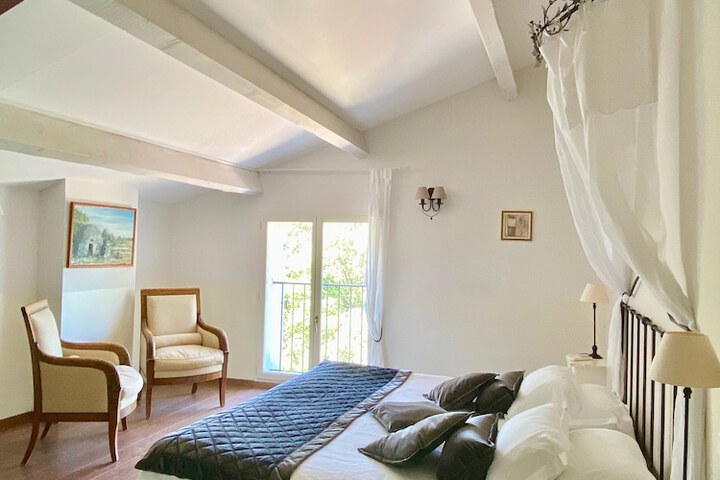 Room 15 of 110