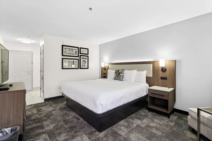 1 King Bed (26 of 43)