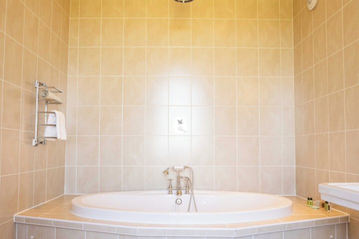 Jetted tub