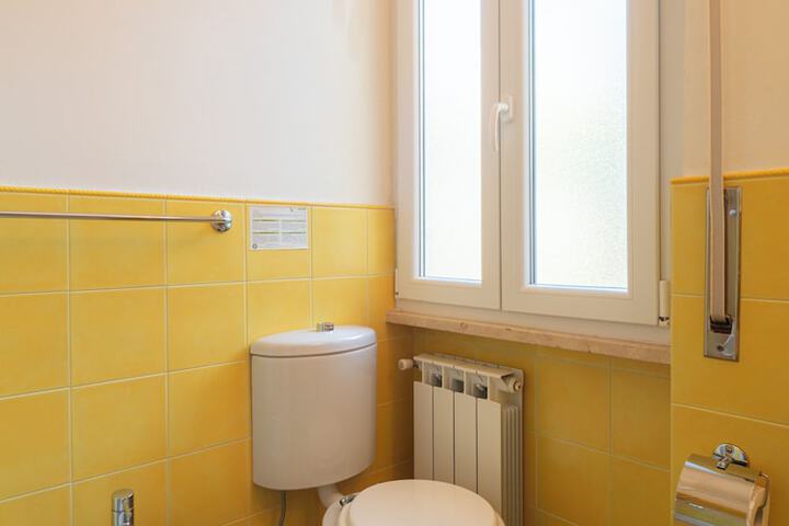 Room 166 of 241