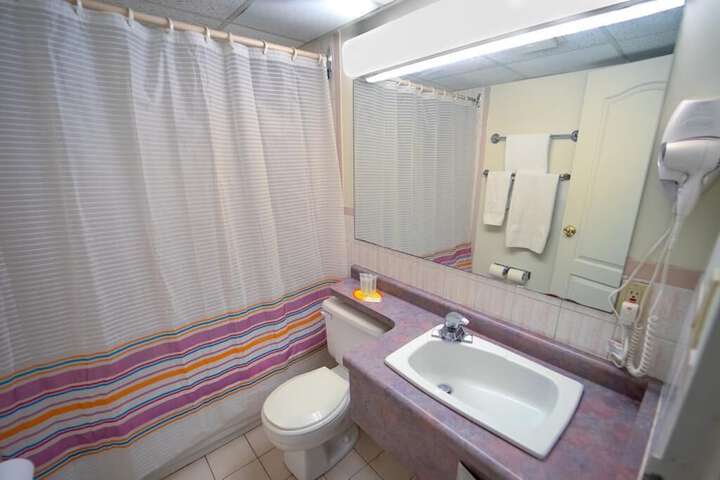 Room 8 of 10