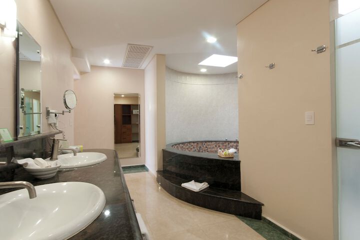 Room 43 of 87