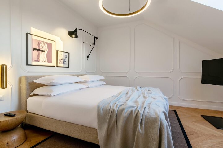 Room 46 of 81