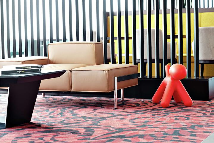 Lounge 42 of 64