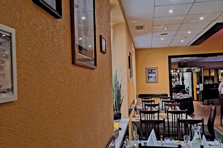 Dining 48 of 58