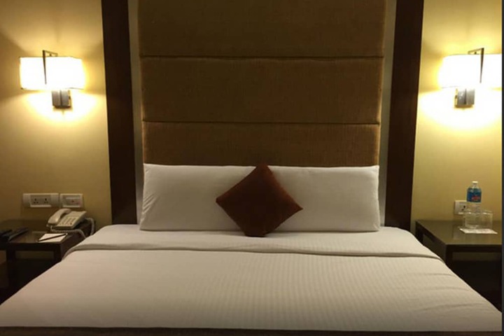 Room 5 of 33