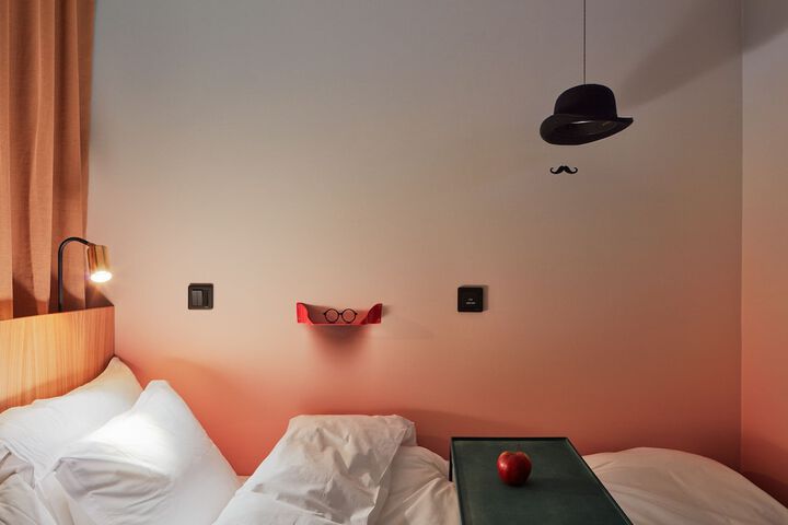 Room 11 of 24