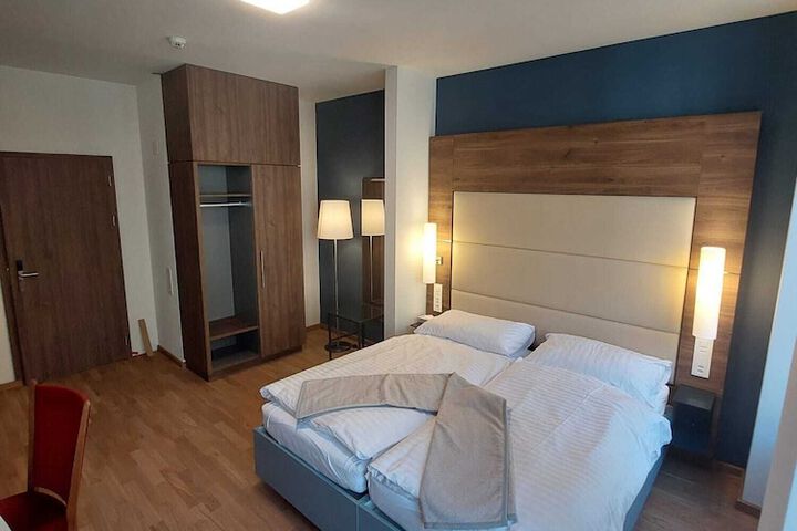 Room 9 of 70