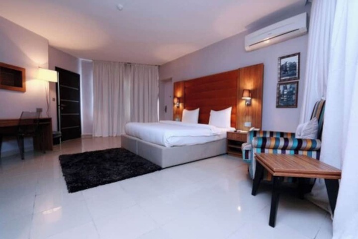 Room 6 of 24