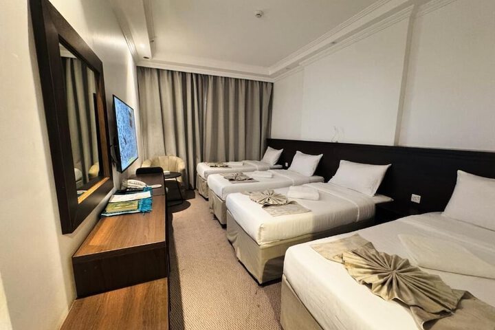 Room 25 of 39