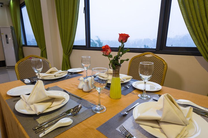 Dining 16 of 22