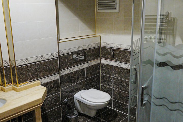 Room 33 of 65