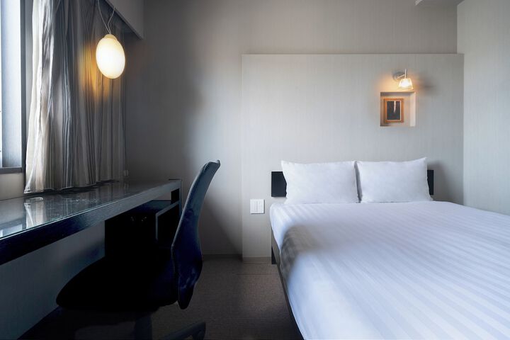 Room 12 of 32