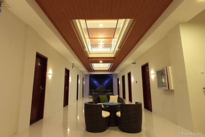 Ballroom/Hall 44 of 52