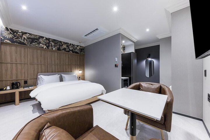 Room 32 of 72