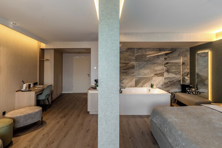 Room 21 of 58