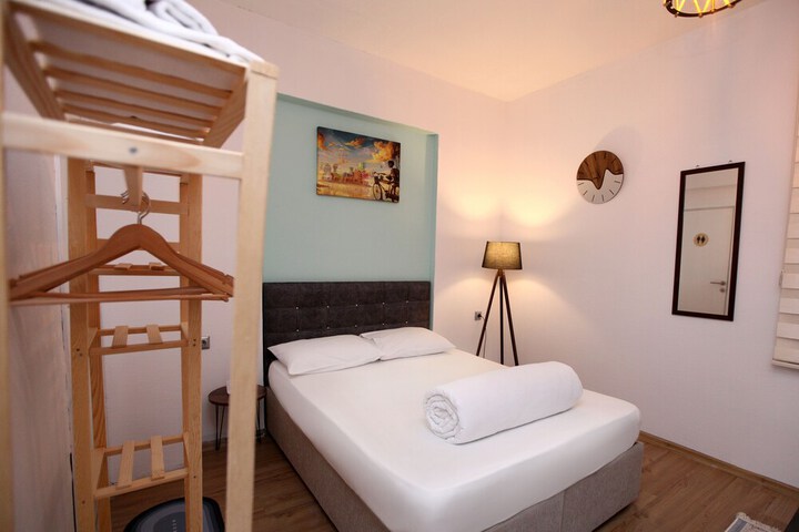 Room 17 of 39