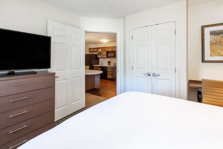 1 Queen Bed Studio Suite (6 of 22)