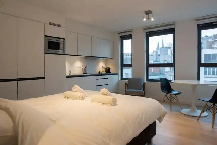 Room 4 of 10