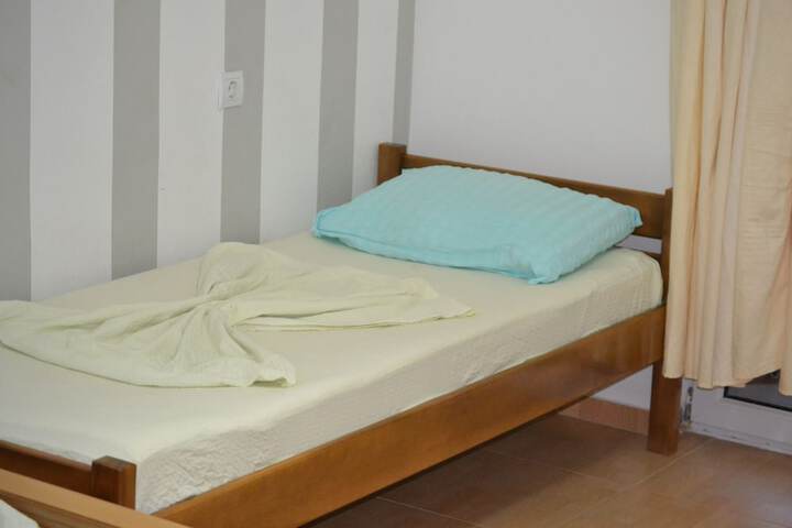 Room 13 of 27