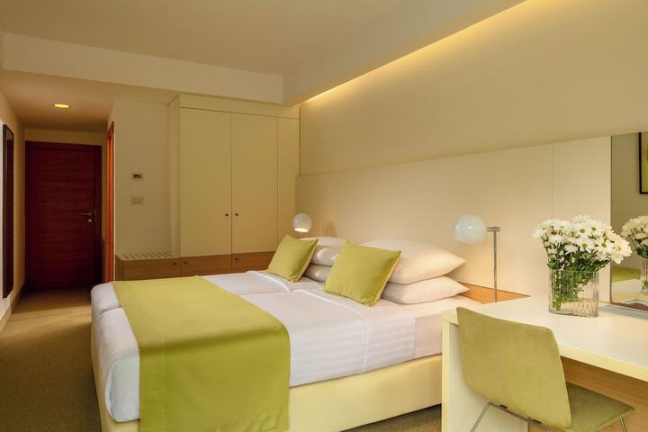 Room 11 of 70