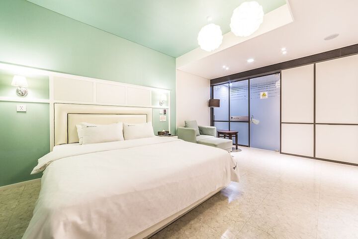 Room 8 of 49