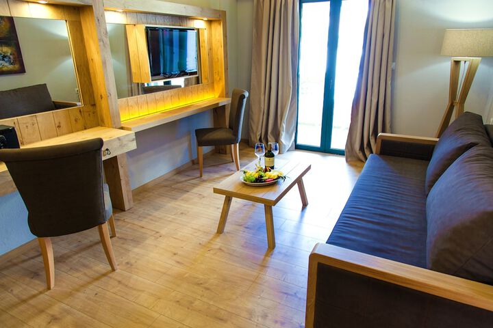 Room 34 of 90