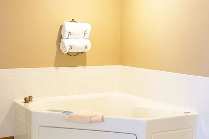 Private spa tub