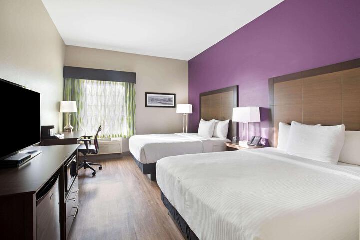 Standard Room, King or Two Doubles (3 of 12)