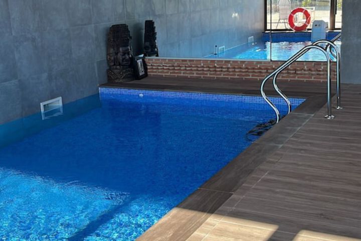 Pool 32 of 48