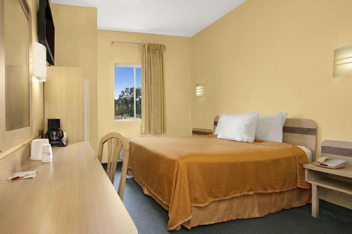 1 Queen Bed (12 of 14)